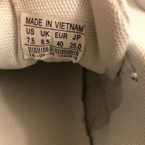 Nike Women’s White Sneakers Flat Sole - Size 7.5 - Picture 6 of 8